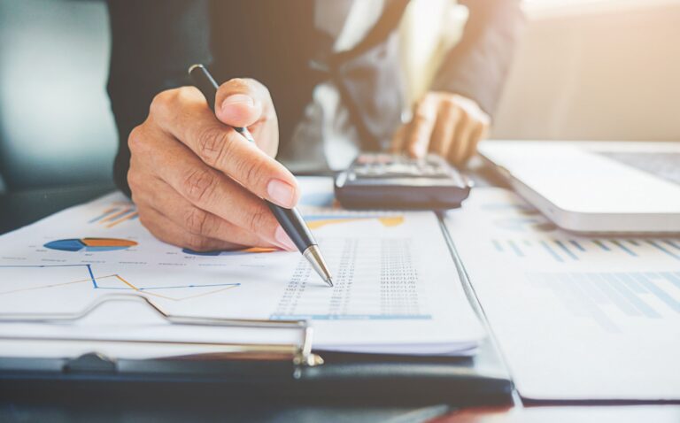 Bonsai vs HoneyBook: Financial Ledger Engine vs Client Onboarding Canvas